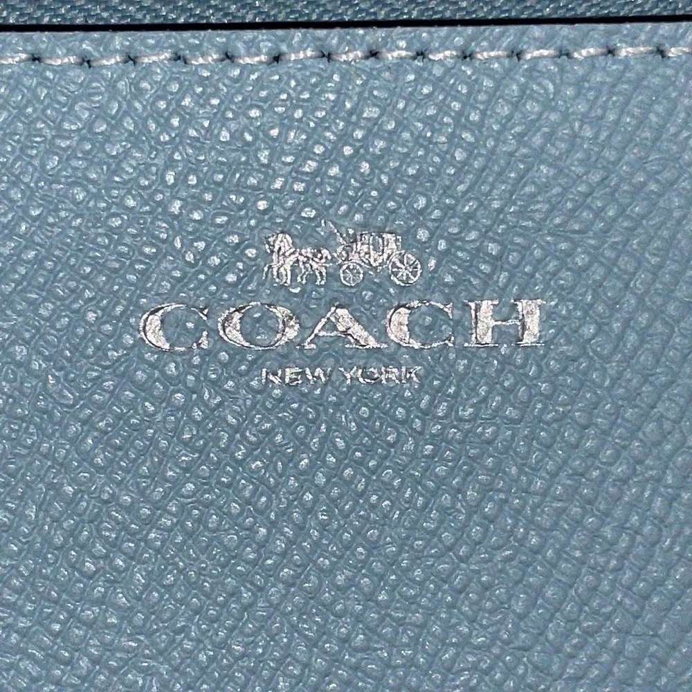 NWT Coach Leather Corner Zip Waterfall Wristlet - Picture 3 of 5